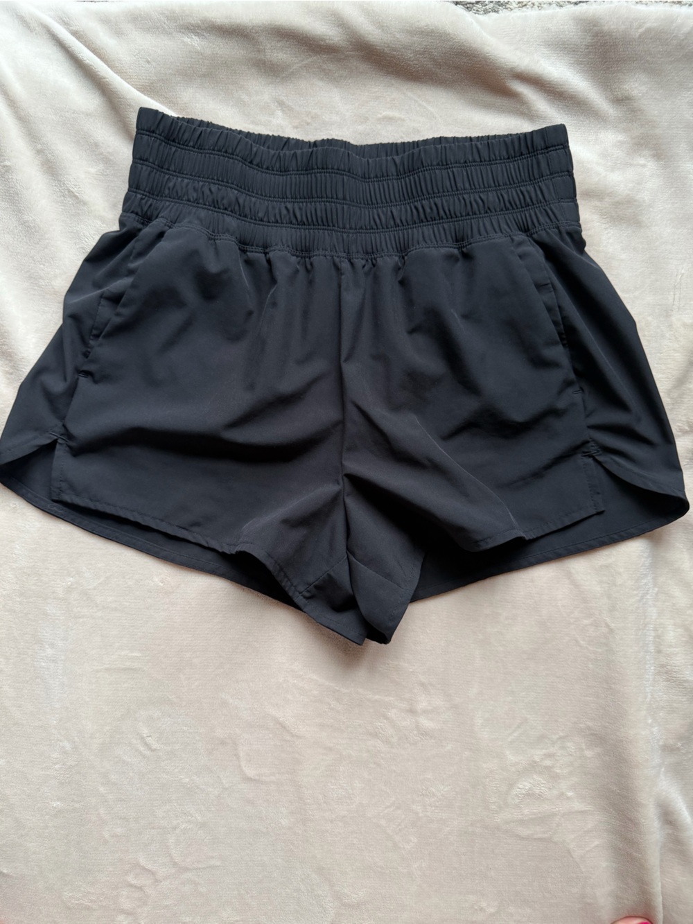 Old Navy High-Waisted Crinkle Run Shorts 3-inch inseam Size Small